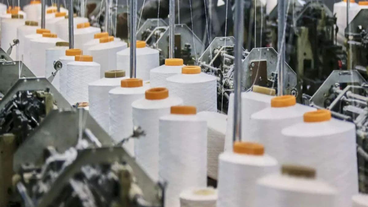 Cotton Corporation of India hands over Rs 8.89 crore dividend to Union Minister of Textiles for FY 2024–25