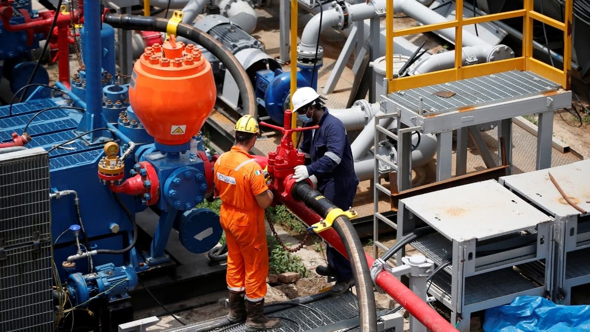 Gas Prices Sink, Mortgage Rates Fall: American Families See Major Cost Relief