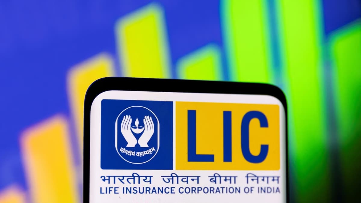 LIC Announces Superannuation of Two Senior Management Officials