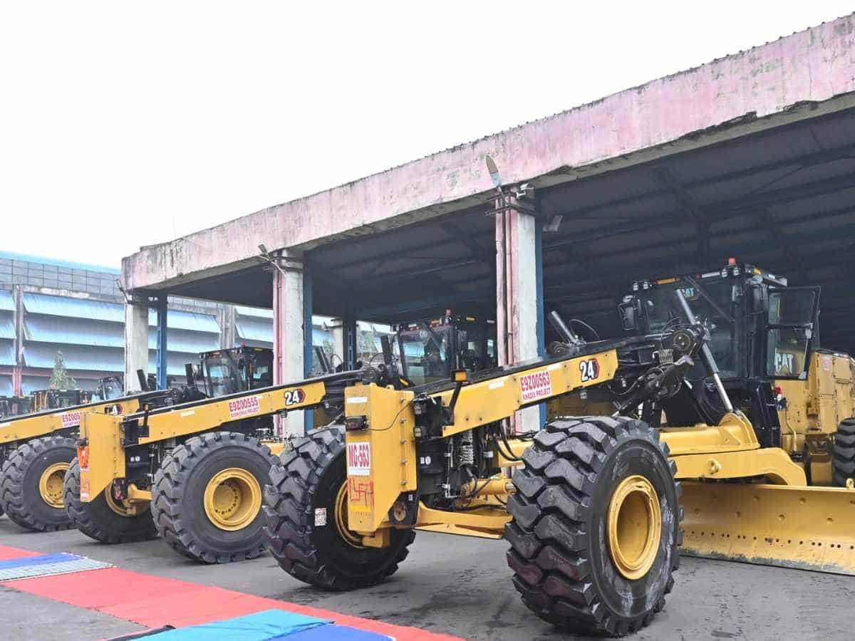 NCL Dedicates 6 Motor Graders to the Nation