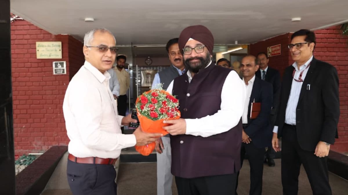 Petroleum Secretary Neeraj Mittal Visits IndianOil R&D Centre, Reviews Future Energy Innovations