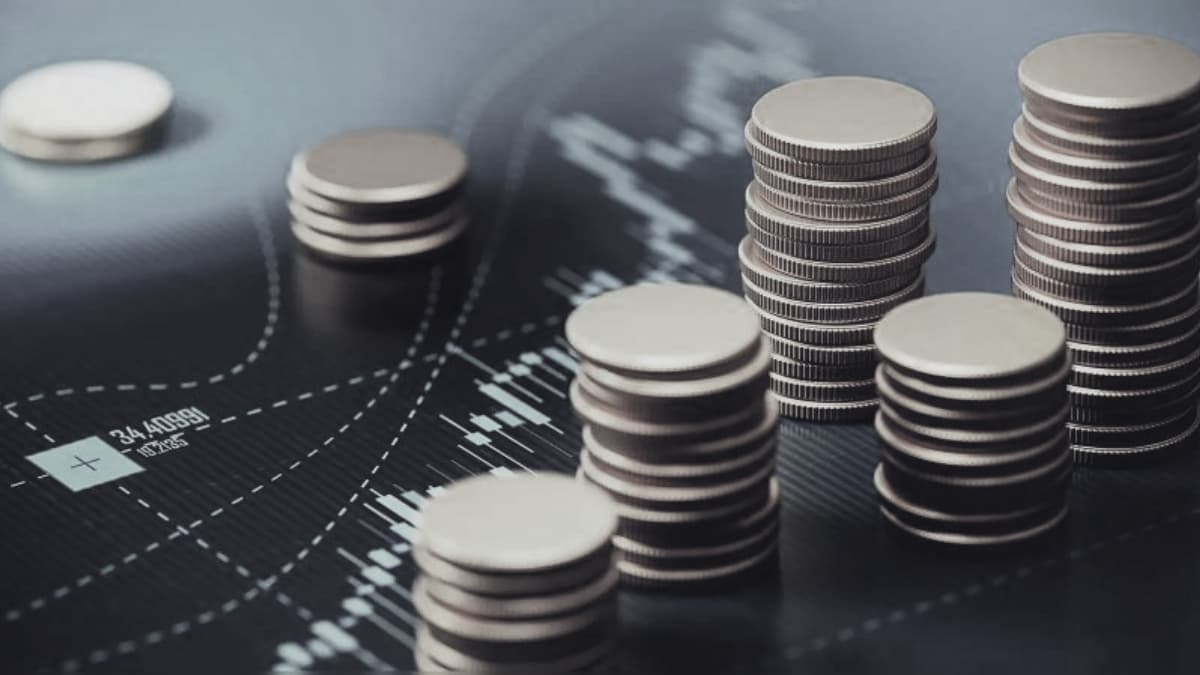 US Banking Watchdog Flags Rising Credit Stress as Shared National Credit Exposure Hits $6.9 Trillion in 2025