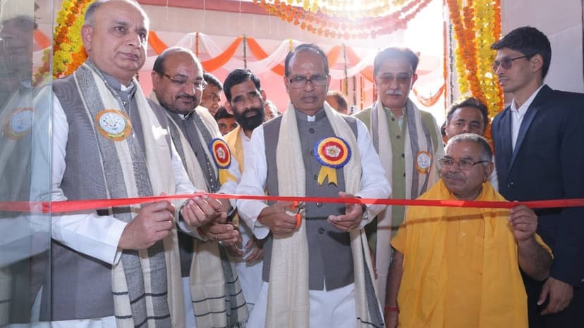 Shivraj Singh Chouhan Inaugurates ₹41.22 Crore 700‑Seater Auditorium Built by NBCC at RLBCAU, Jhansi