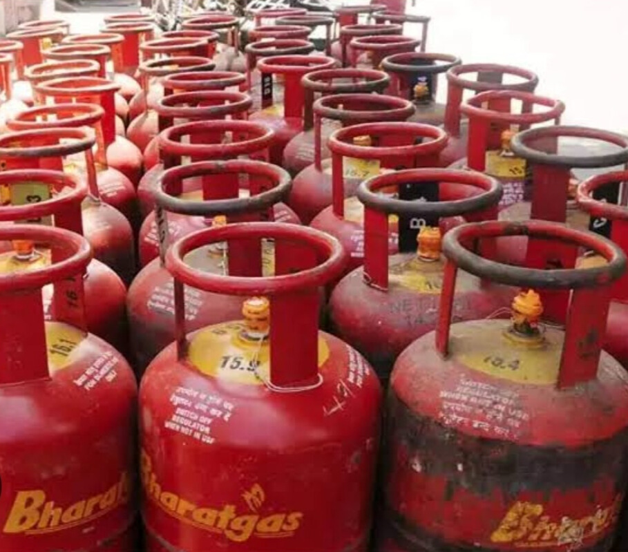 OMCs increases price of 19 kg commercial LPG cylinder by Rs 39