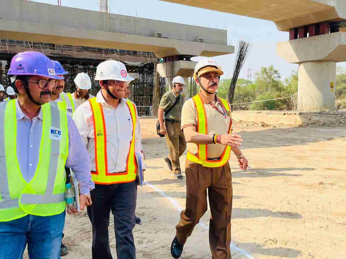 DMRC MD Vikas Kumar inspects under construction Maujpur-Majlis Park elevated corridor