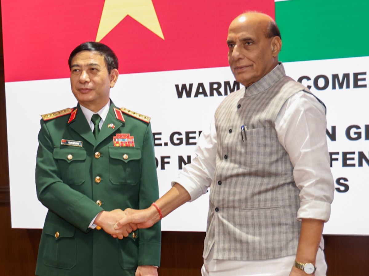 Defence Minister carry forward bilateral defence cooperation with Vietnam