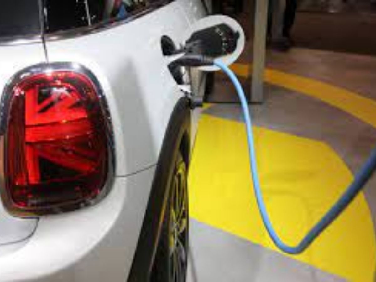 Power Ministry urged all ministries to deploy EVs into the fleet of official vehicles