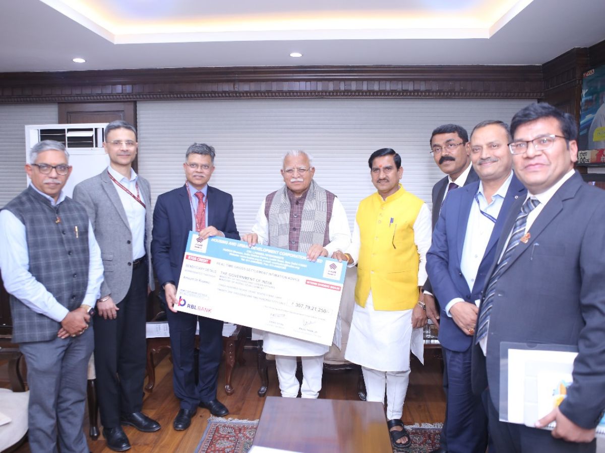 HUDCO Hands Over Interim Dividend 2024-25 Cheque to MoHUA