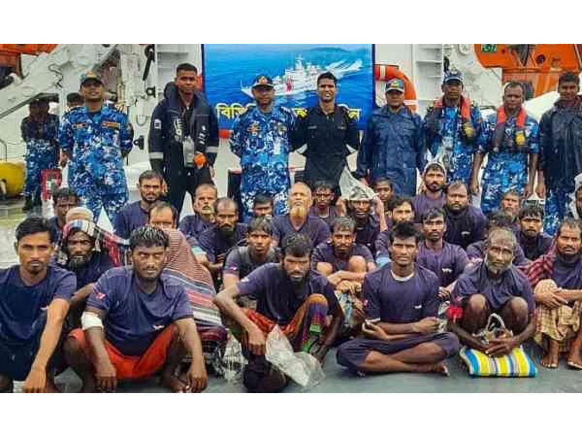 Indian Coast Guard rescues 32 Bangladeshi Fishermen