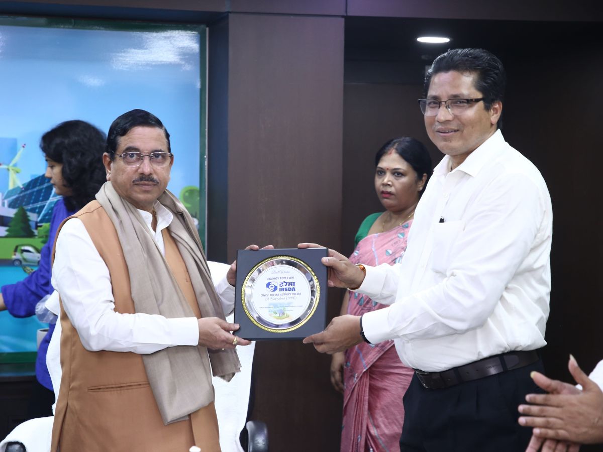 Minister Pralhad Joshi Visits IREDA Office, Reviews Company’s Strategic Growth Plan