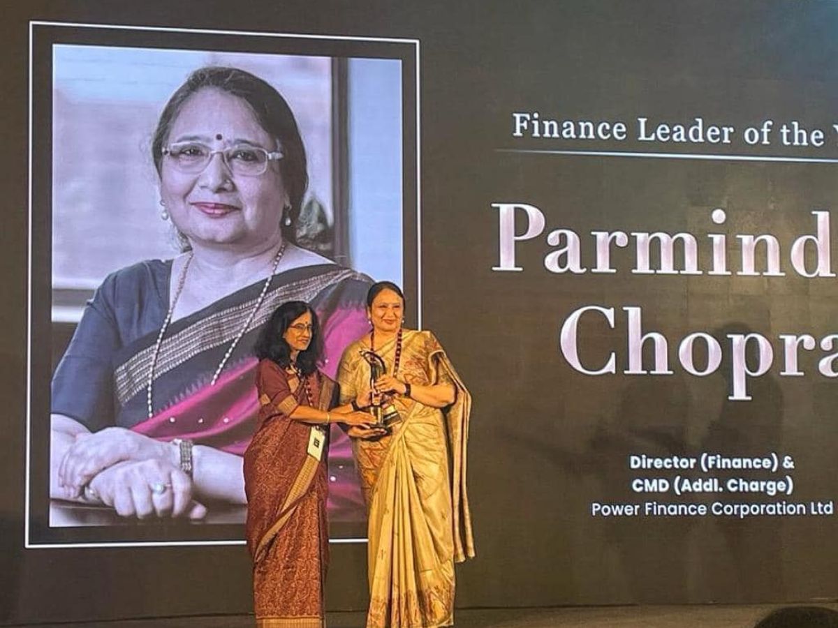 Parminder Chopra, Director (Finance) & CMD of PFC received prestigious “Finance Leader of the Year” Award