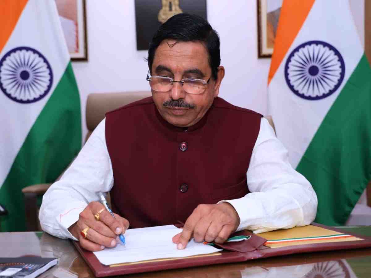 Union Minister Pralhad Joshi takes charge of Ministry of Consumer Affairs, Food and Public Distribution