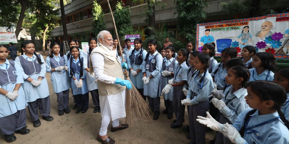 Prime Minister Narendra Modi participates in Swachhta Abhiyan on occasion of Gandhi Jayanti