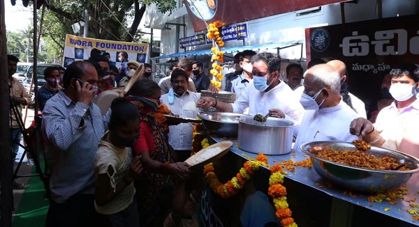 Shri G Kishan Reddy took part in Narayan Seva