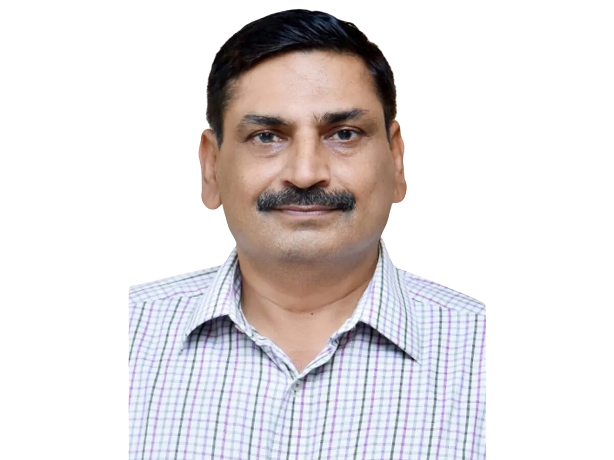 Shri Naresh Pal Singh takes charge as GM of Banaras Locomotive Works