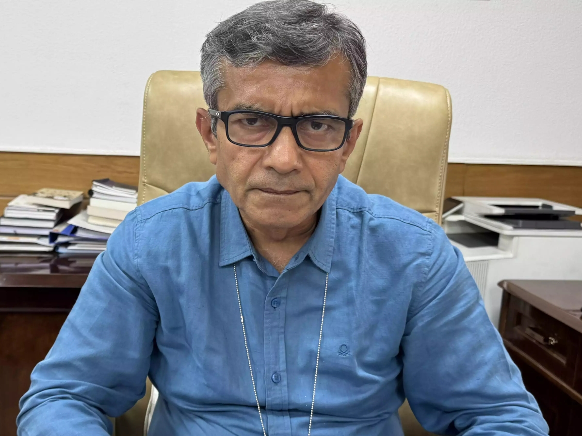 Shri Rajesh Kumar Singh takes charge as Defense Secretary