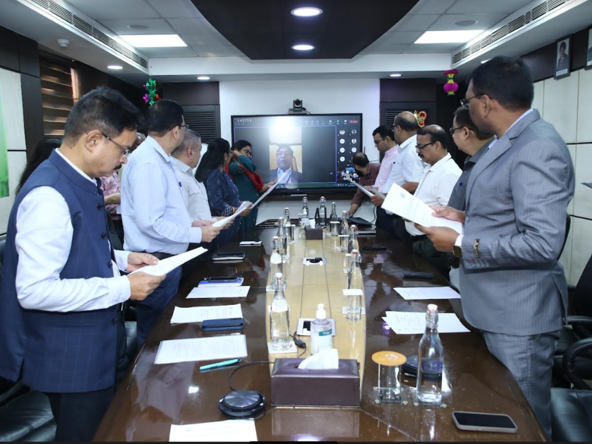 Vigilance Awareness Week: CMD Administers Integrity Pledge to IREDA Employees