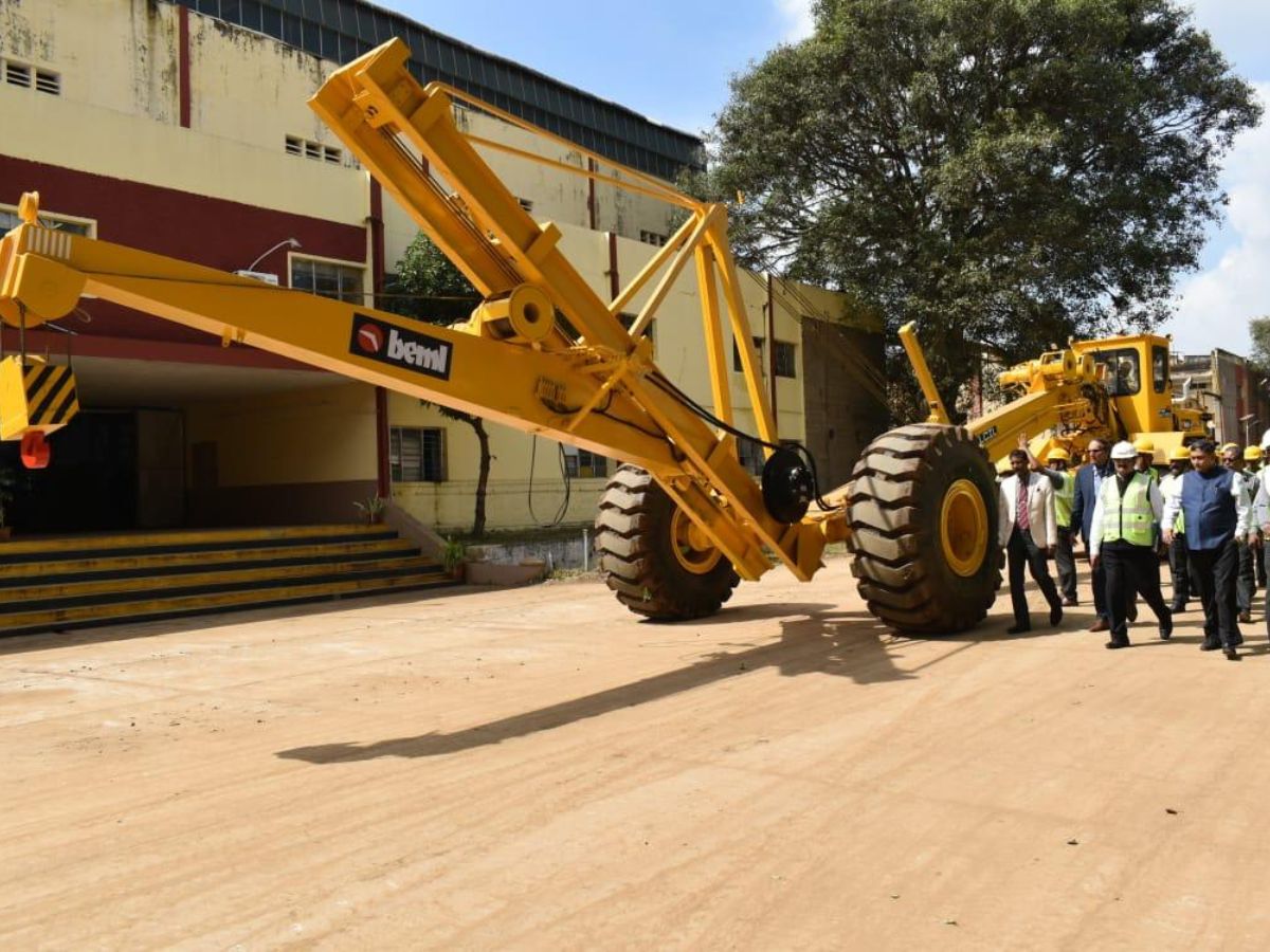 BEML Ltd Unveils India’s Biggest and Advanced Crawler Dozer