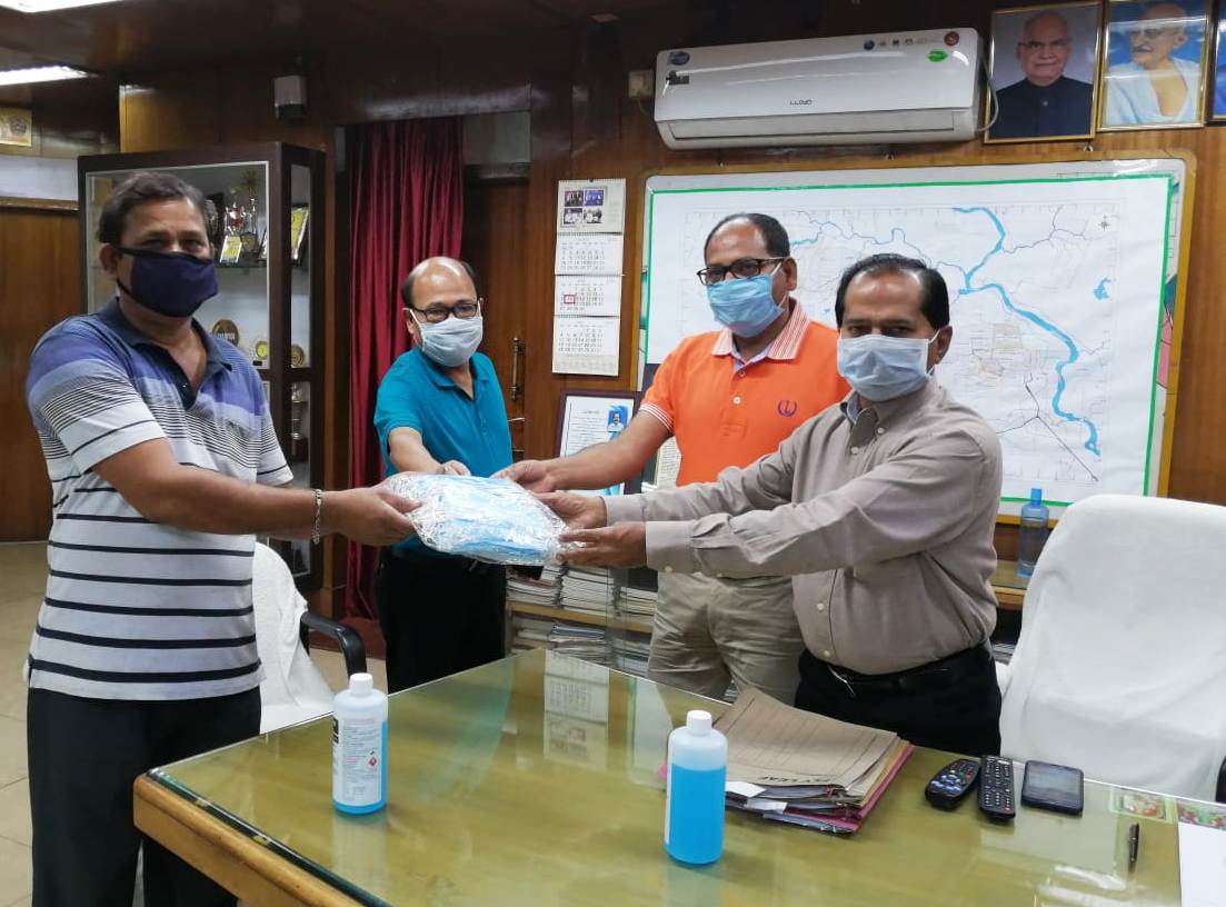 MCL distributes 8500 masks to nearby villagers