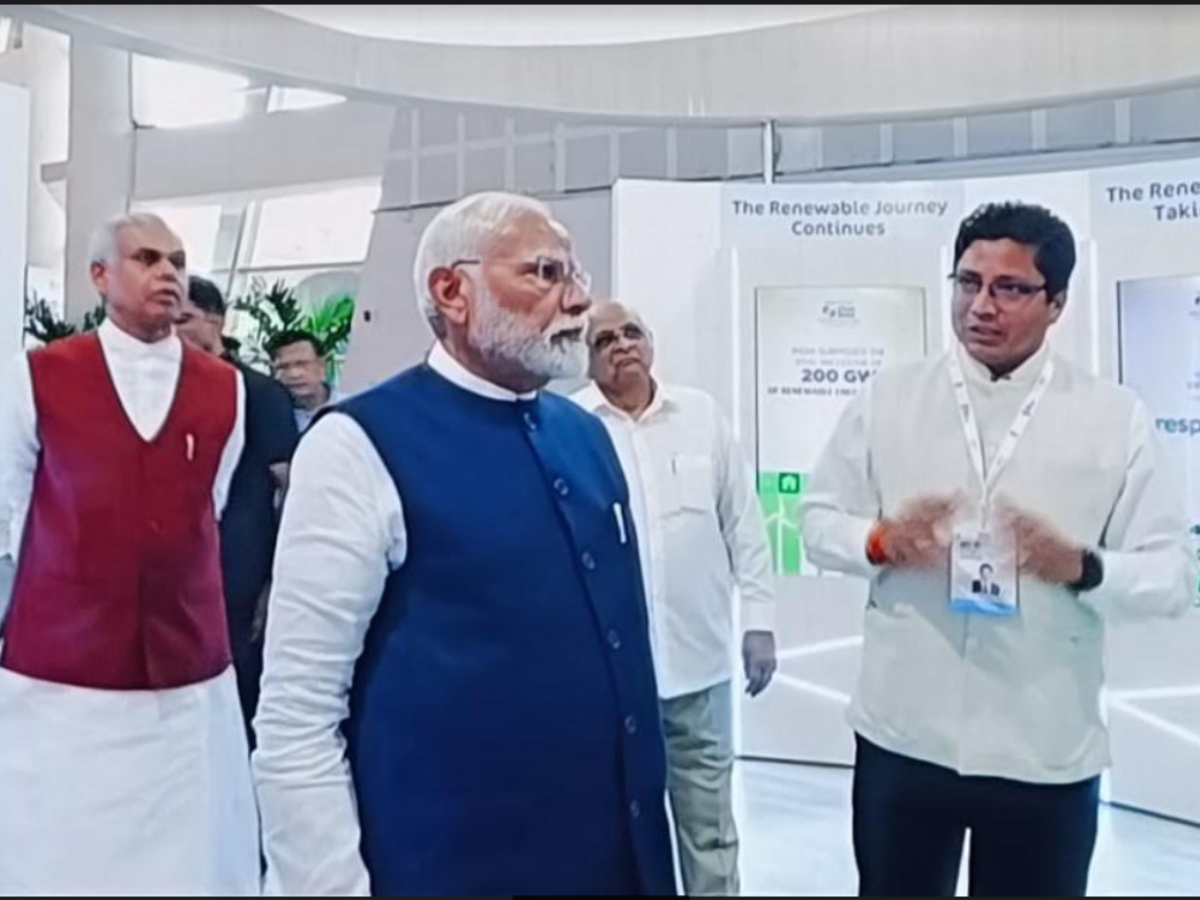 Prime Minister Shri Narendra Modi Visits IREDA Pavilion at RE-INVEST