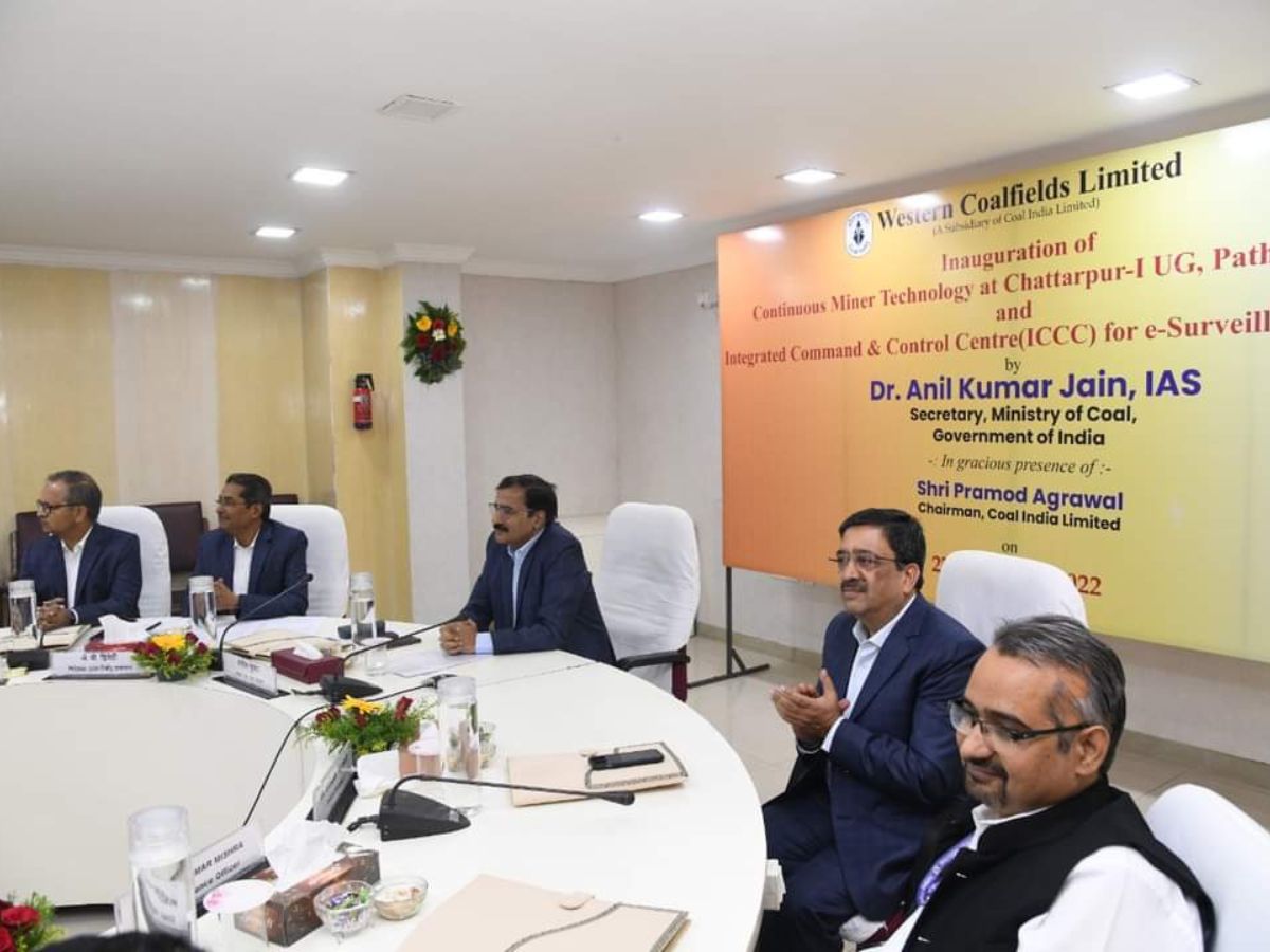 Secretary, Coal inaugurates Continuous Miner & Command Centre at WCL