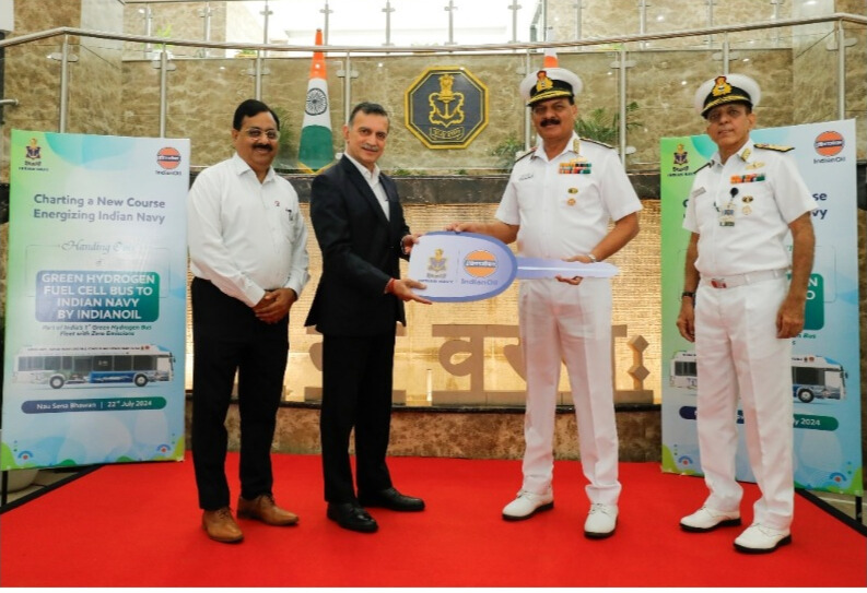 IOCL handed over Hydrogen Bus to Indian Navy