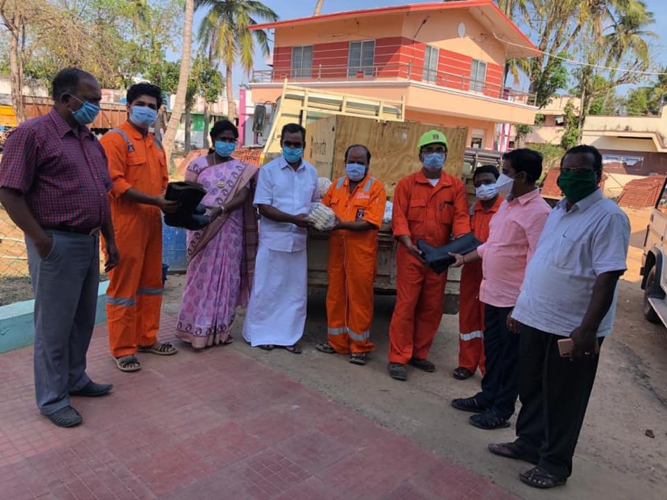 ONGC distributes hand-gloves to sanitary workers