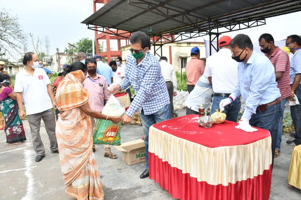 ONGC employee distributes dry ration to over 200 underprivileged families