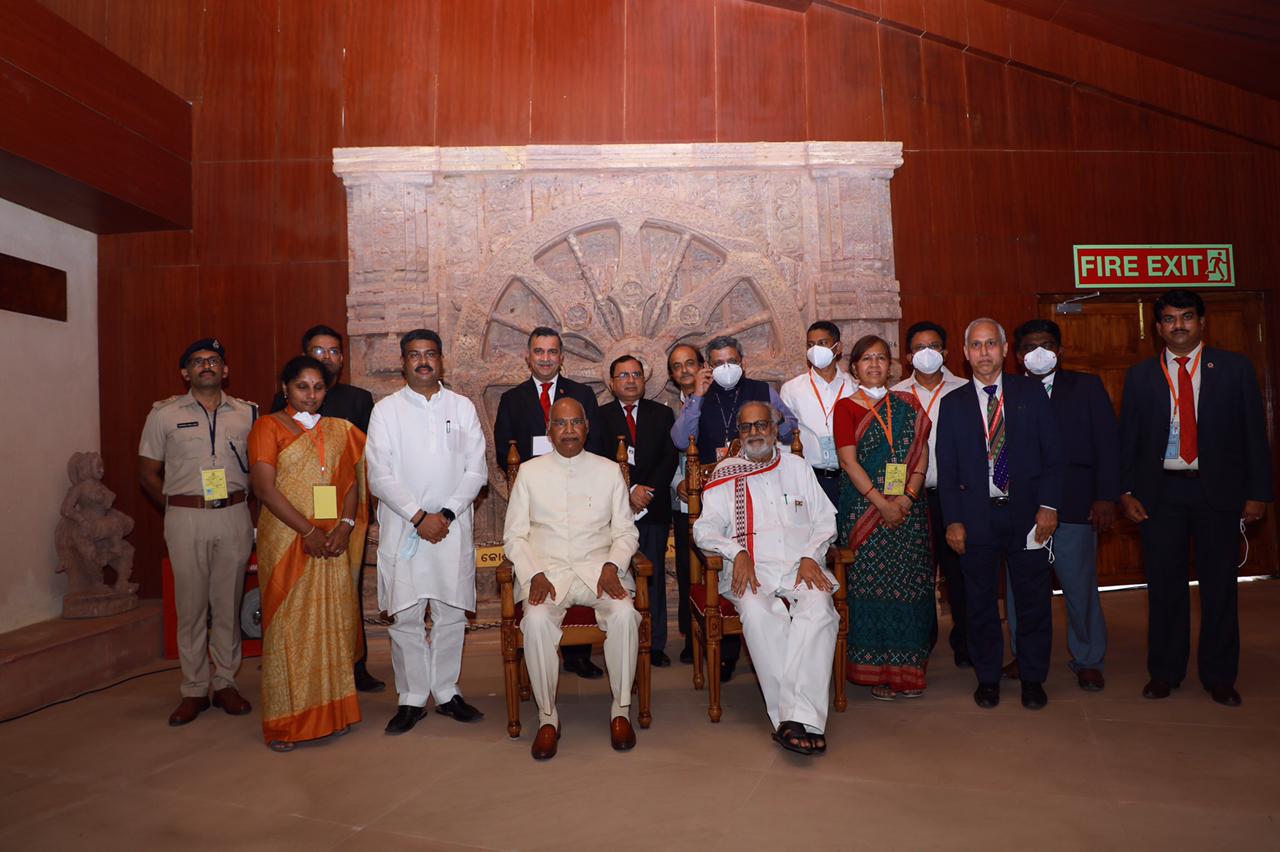 The President of India visits Indian Oil Foundation Trust Interpretation Centre at Konark