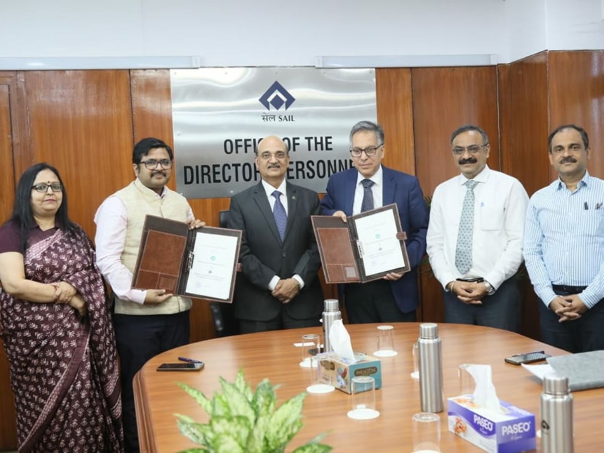 SAIL - MTI signs MoU with IIM Lucknow