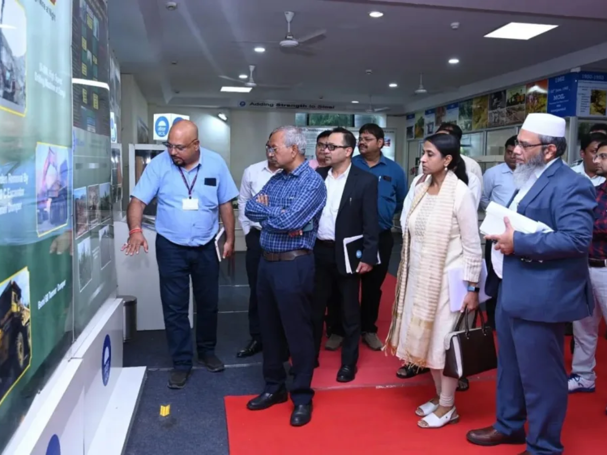 Steel Secretary visits Gumgaon mine of MOIL