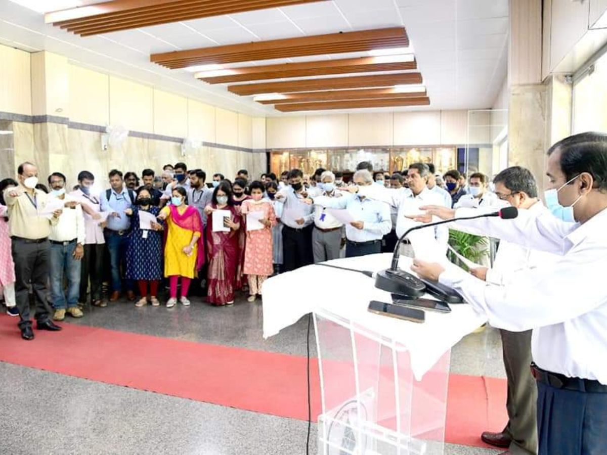 WCL kickstarts Cleanliness fortnight, 200 workers took oath to be aware of cleanliness